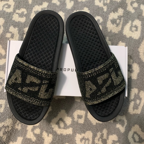 APL Shoes - 🆕 new in box womens apl techloom slides